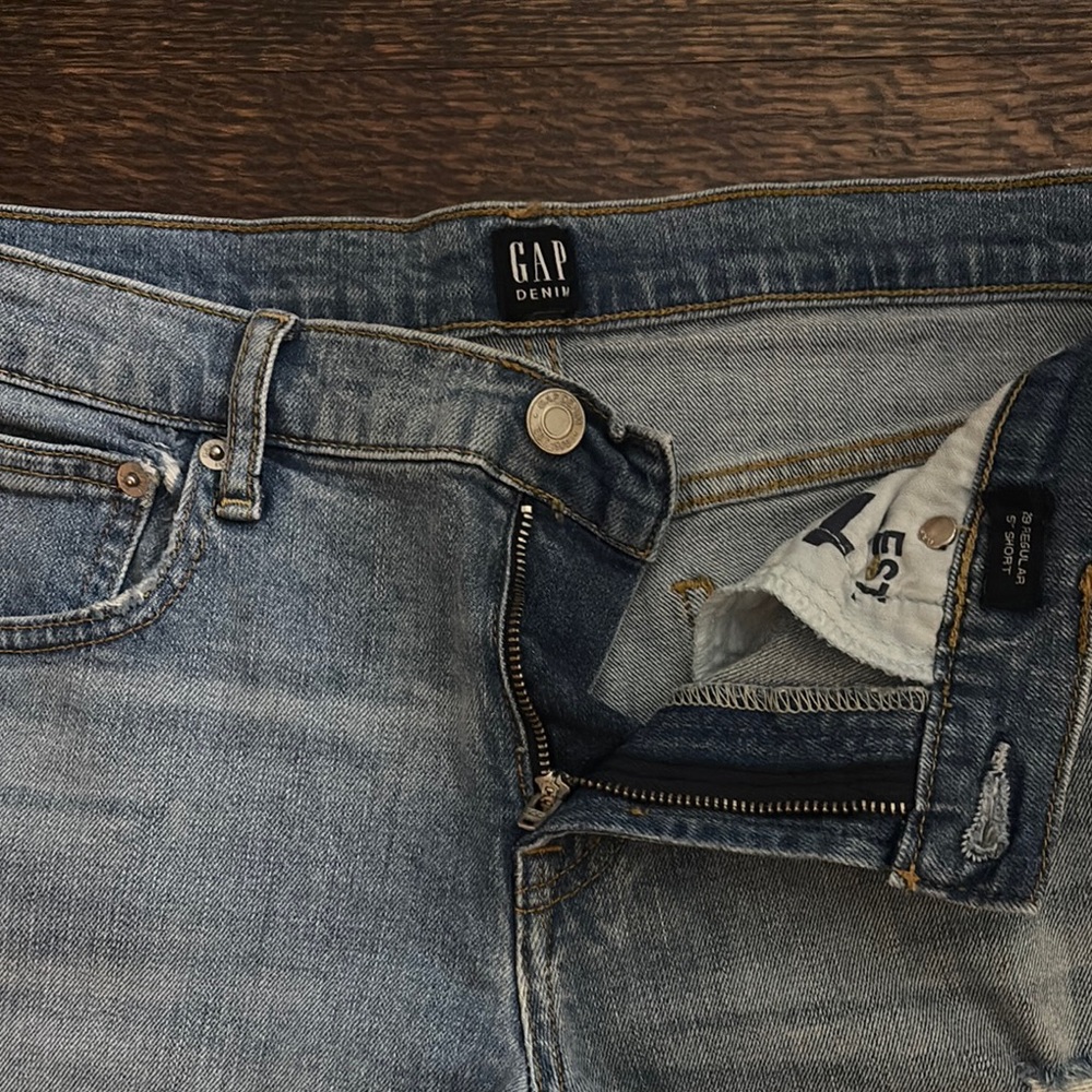 GAP Women's Distressed Denim Shorts - 5 inch inseam - Picture 3 of 3